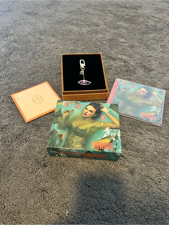 Taylor Swift Other - Taylor Swift Deluxe Showgirl box